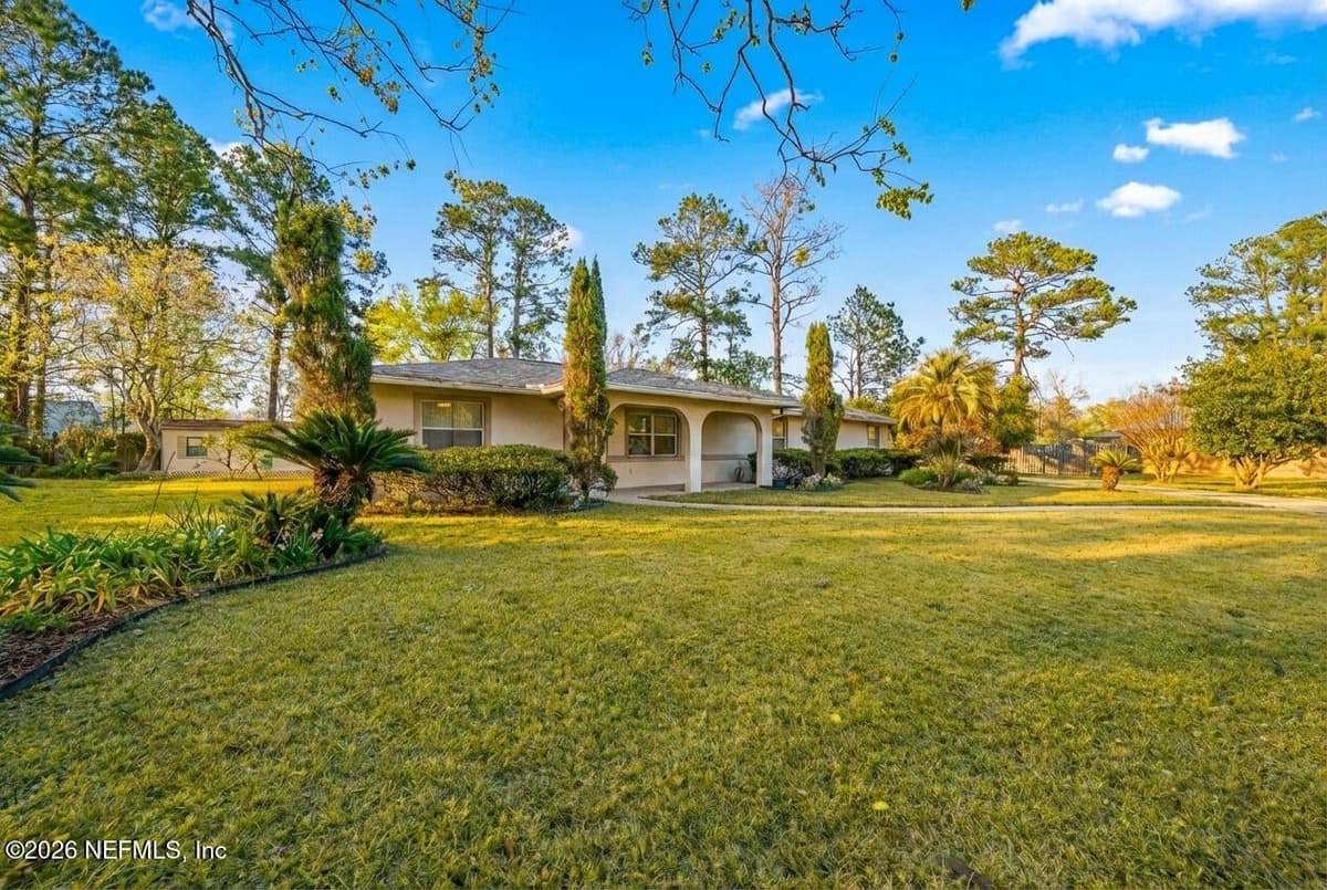 118 W CAMELOT Drive -, Palatka, FL 32177 2