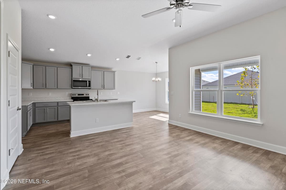 8375 HELMSLEY Boulevard, Jacksonville, FL 32119 3