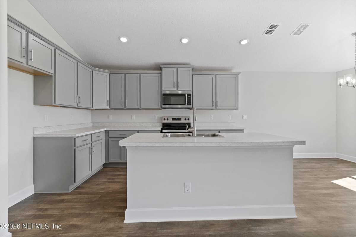 8393 HELMSLEY Boulevard, Jacksonville, FL 32119 3