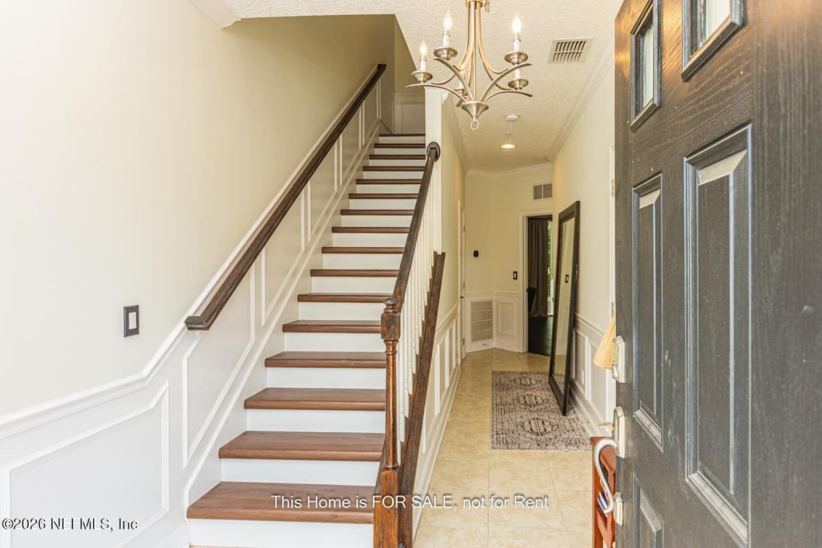 4401 ELLIPSE Drive, Jacksonville, FL 32246 3