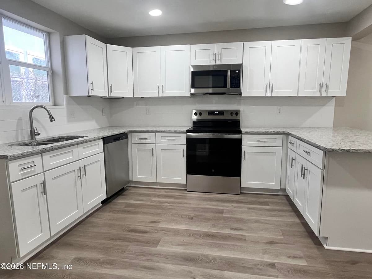 1274 LAKE SHORE Boulevard, Jacksonville, FL 32205 2