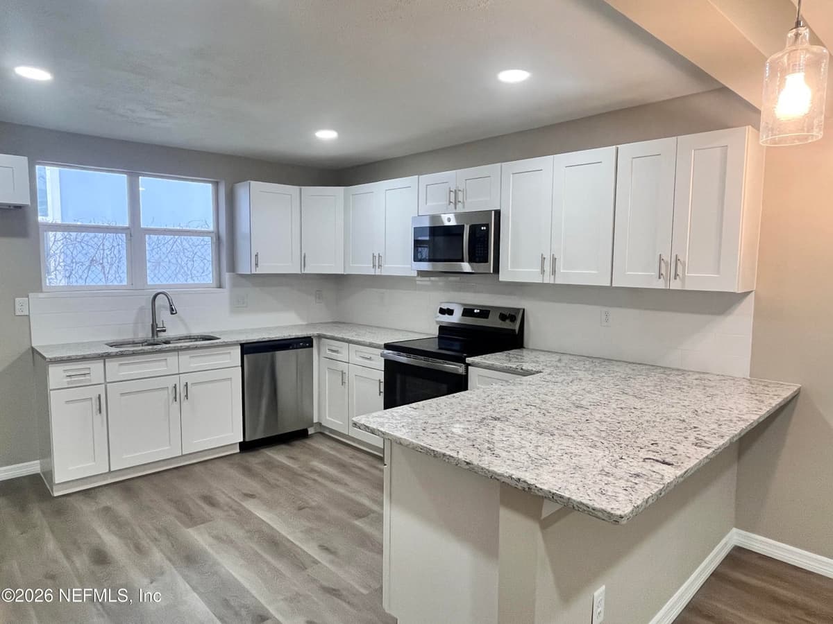 1274 LAKE SHORE Boulevard, Jacksonville, FL 32205 3