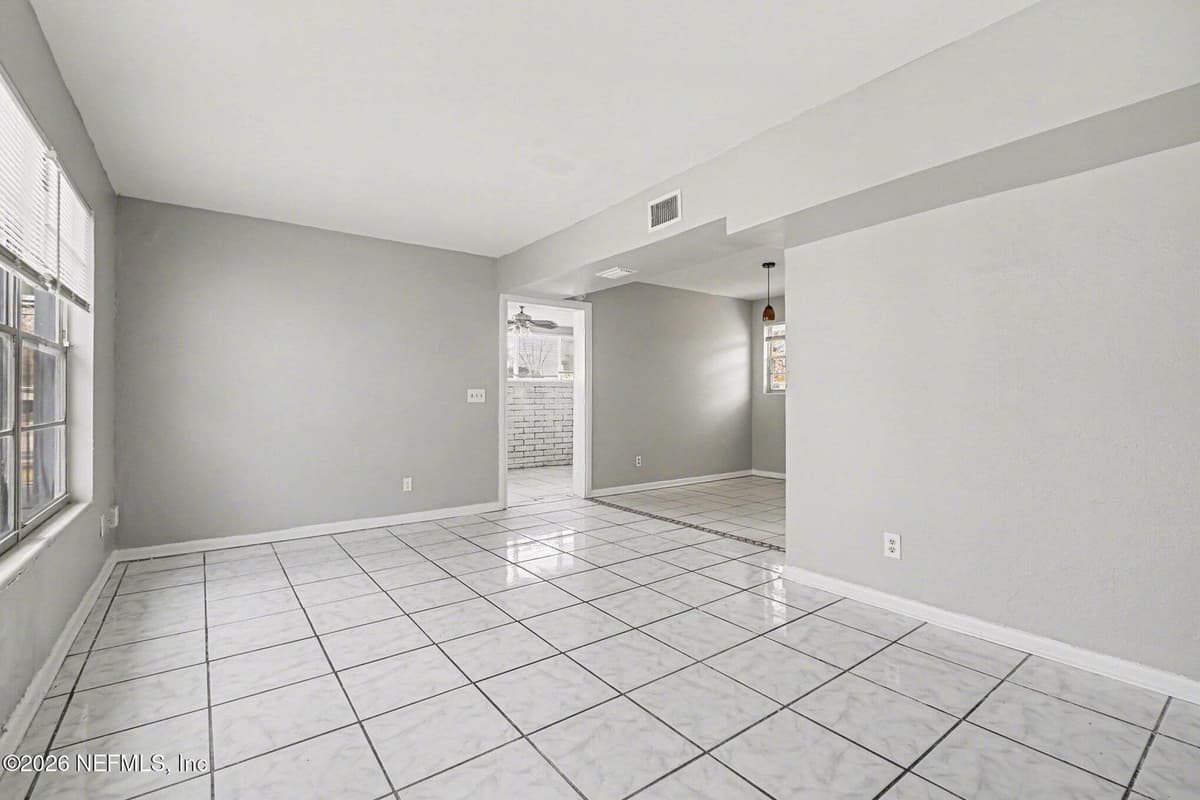 4852 HATTERAS Road, Jacksonville, FL 32208 3