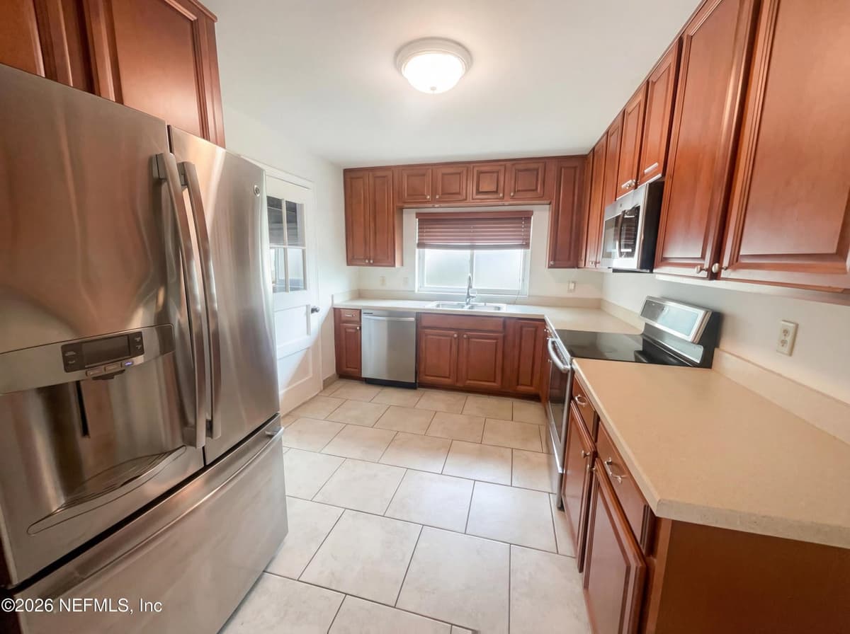 6123 ROBBINS Circle S, Jacksonville, FL 32211 2