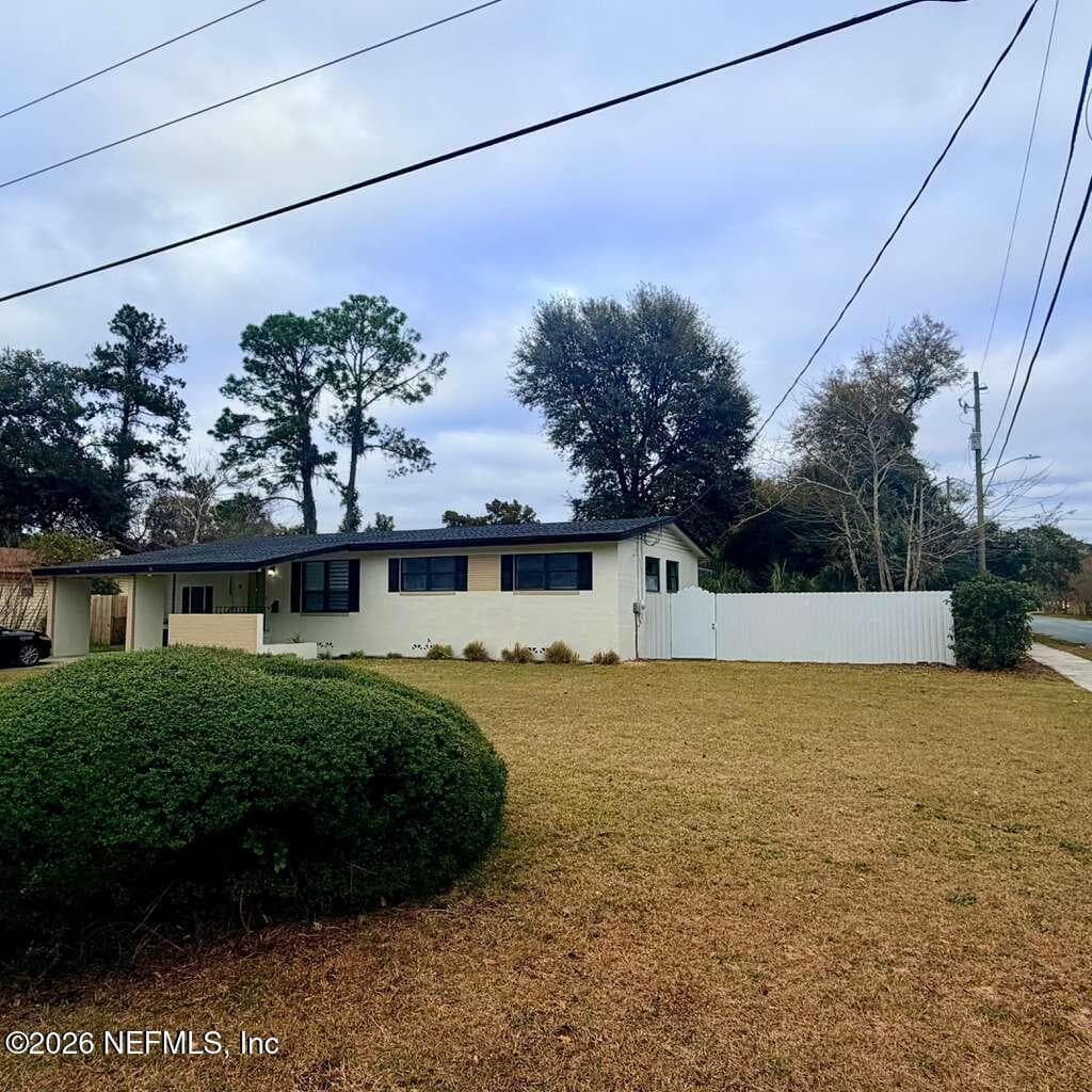 3305 CESERY Boulevard, Jacksonville, FL 32277 3