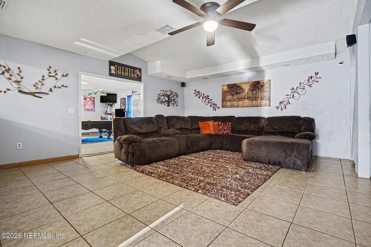 841 CHALMET Lane, Jacksonville, FL 32218 3