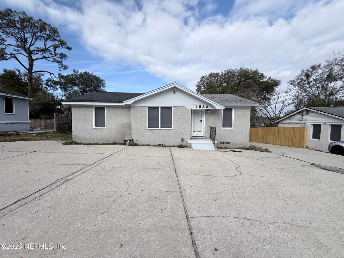 1832 UNIVERSITY Boulevard S, Jacksonville, FL 32216 3