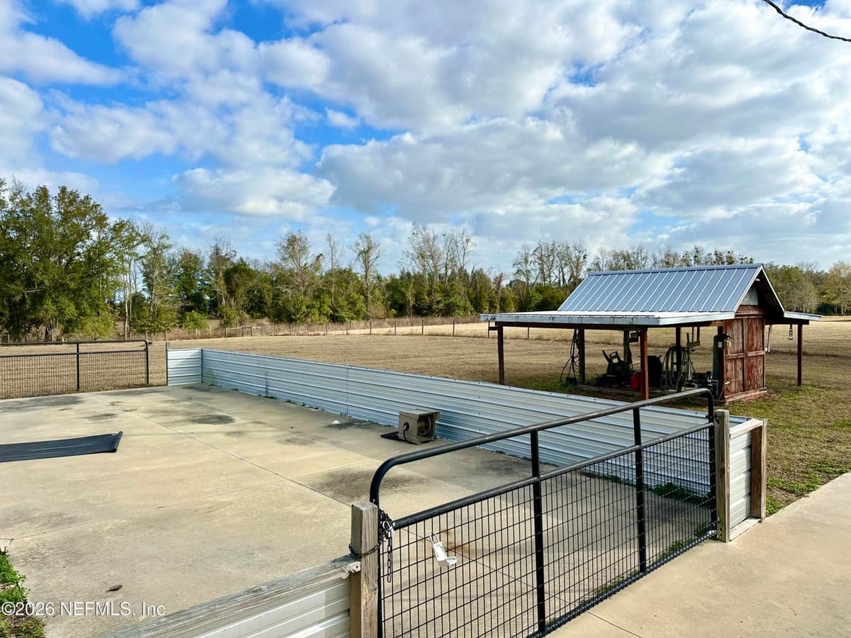 237 SW BARON GLEN Glen, Fort White, FL 32038 3