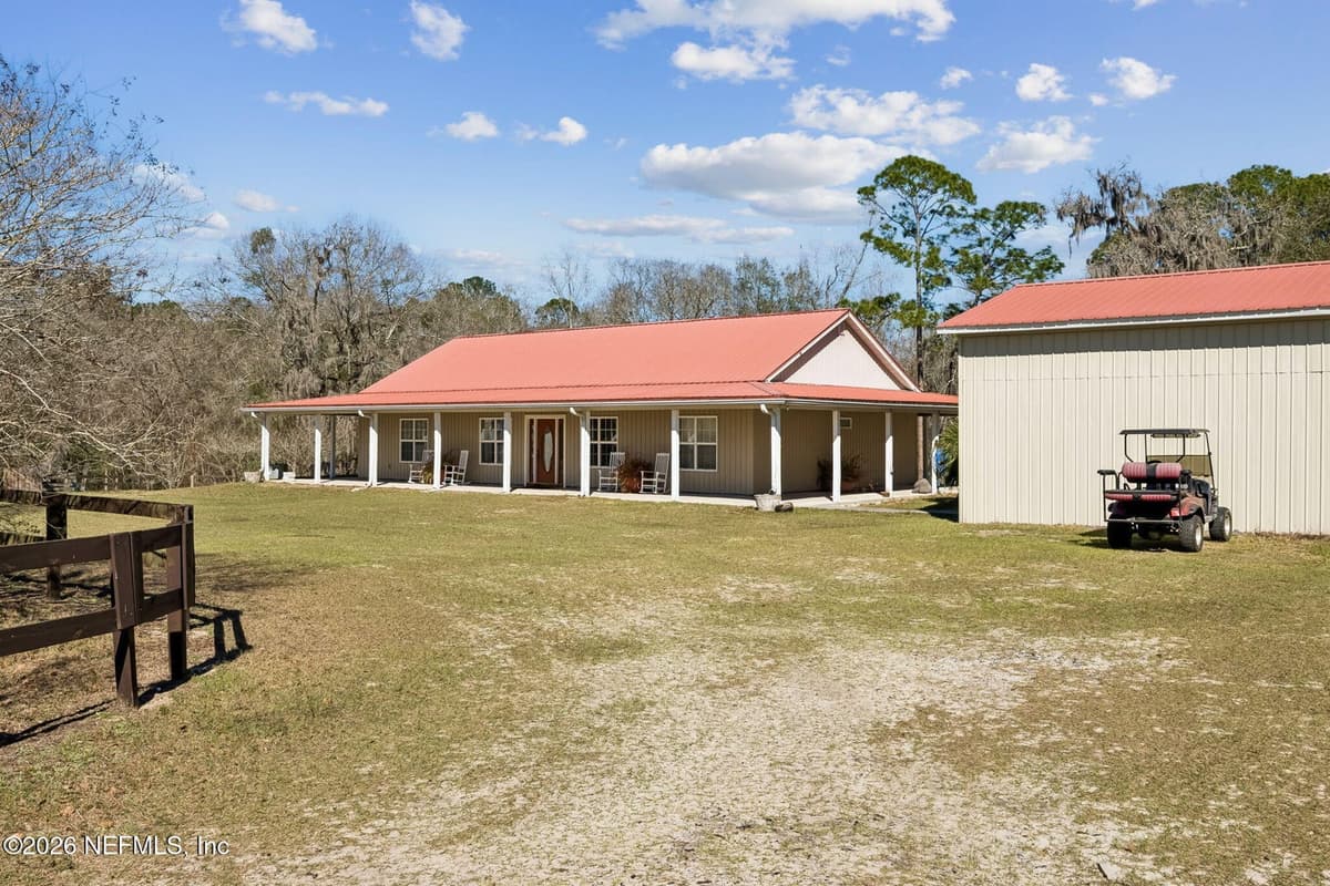 4564 CRAZY HORSE Avenue B, Middleburg, FL 32068 3