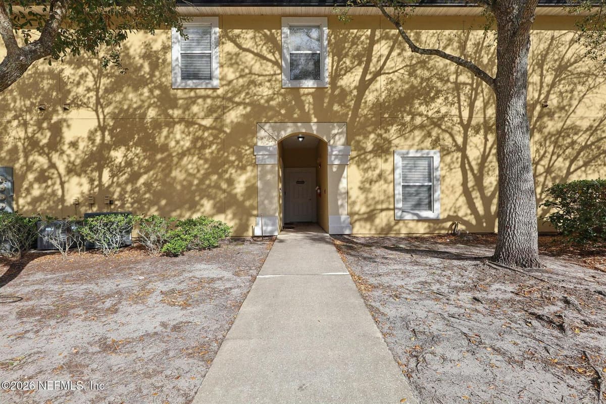 4240 MIGRATION Drive 6, Jacksonville, FL 32257 2
