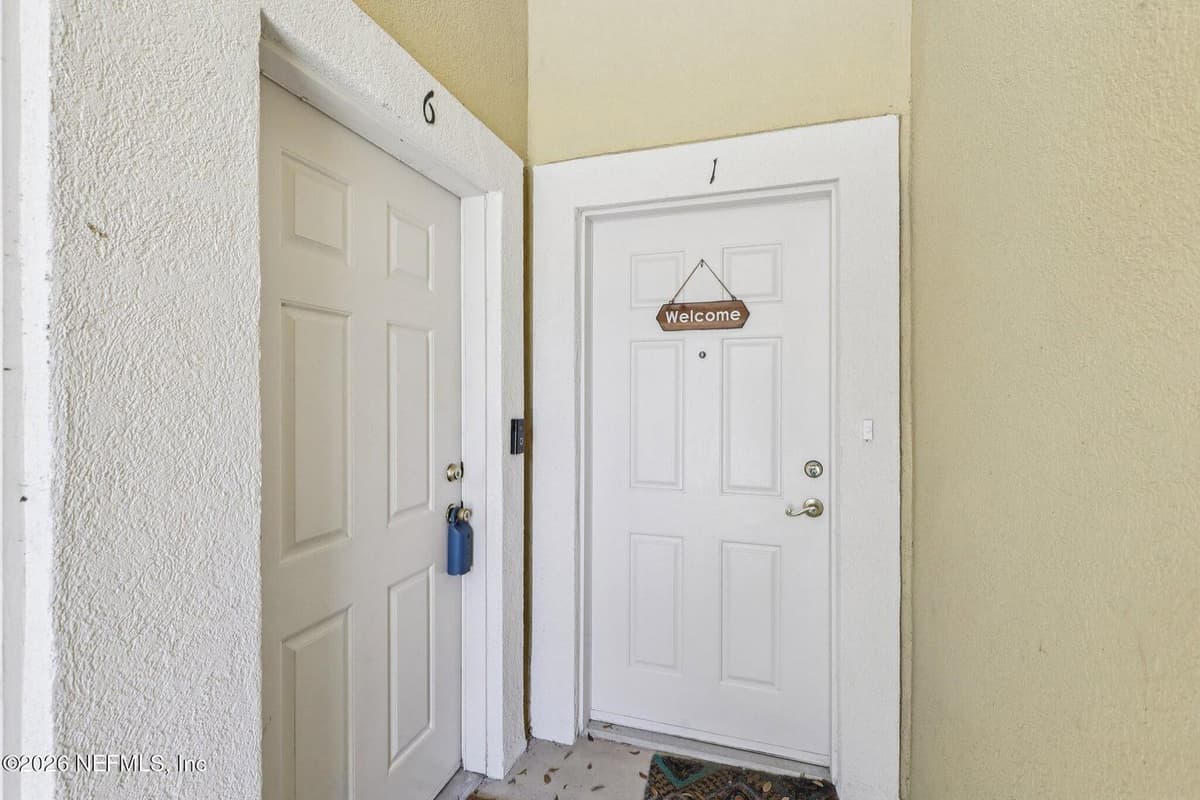 4240 MIGRATION Drive 6, Jacksonville, FL 32257 3