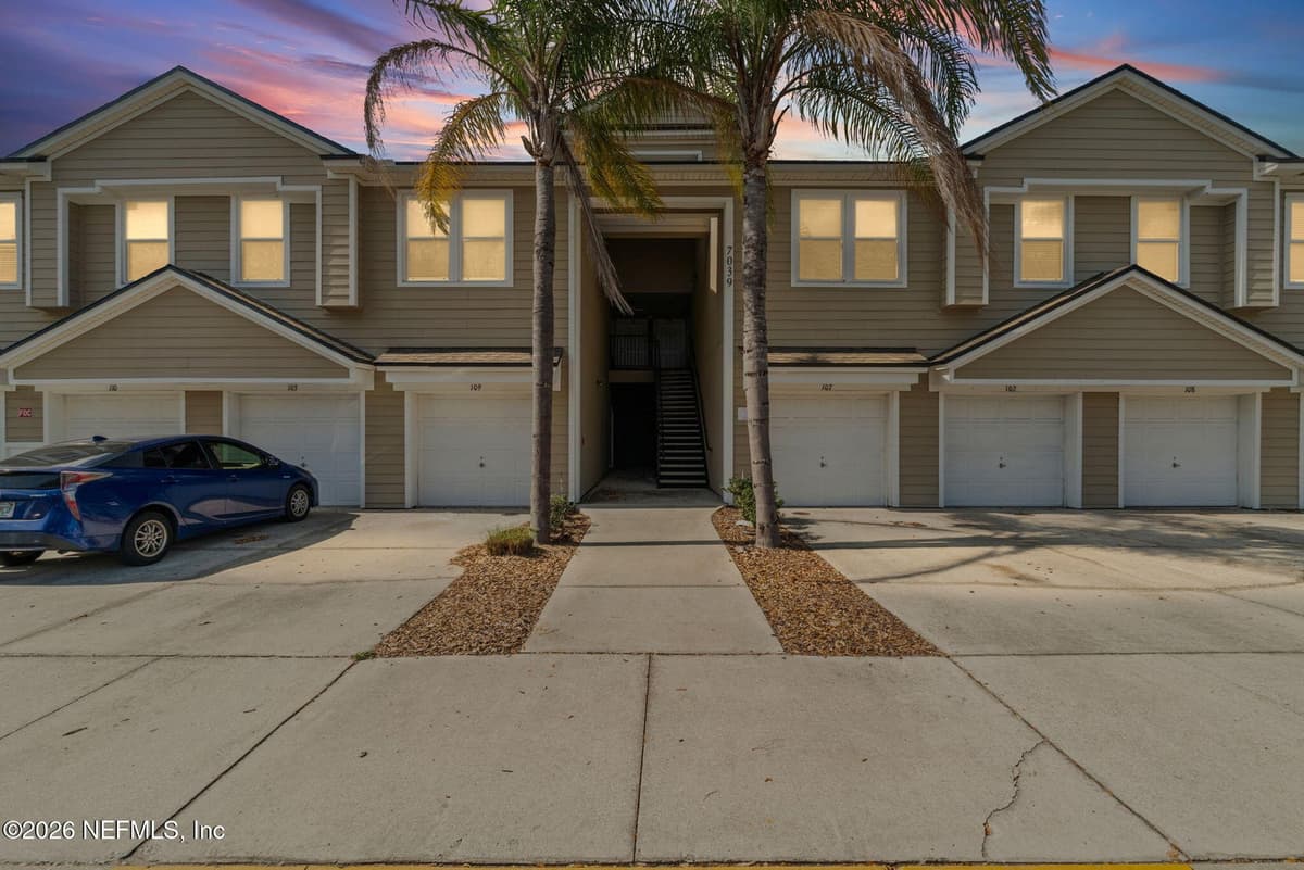 7039 DEER LODGE Circle 107, Jacksonville, FL 32256 2