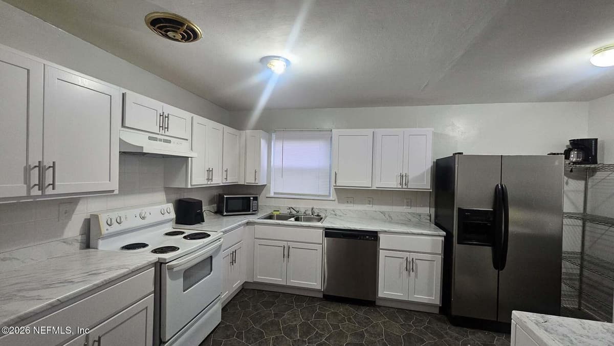 4934 DONNYBROOK Avenue, Jacksonville, FL 32208 2