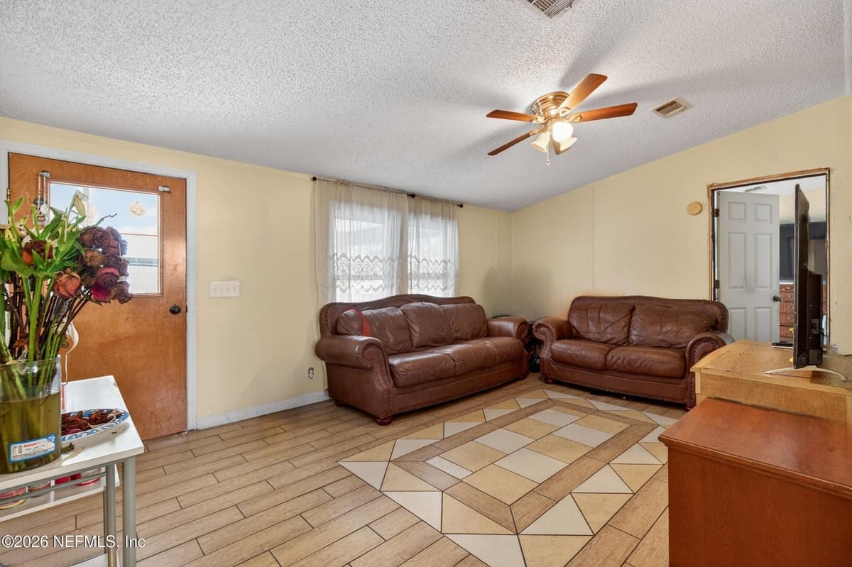 8355 NUSSBAUM Drive, Jacksonville, FL 32210 2