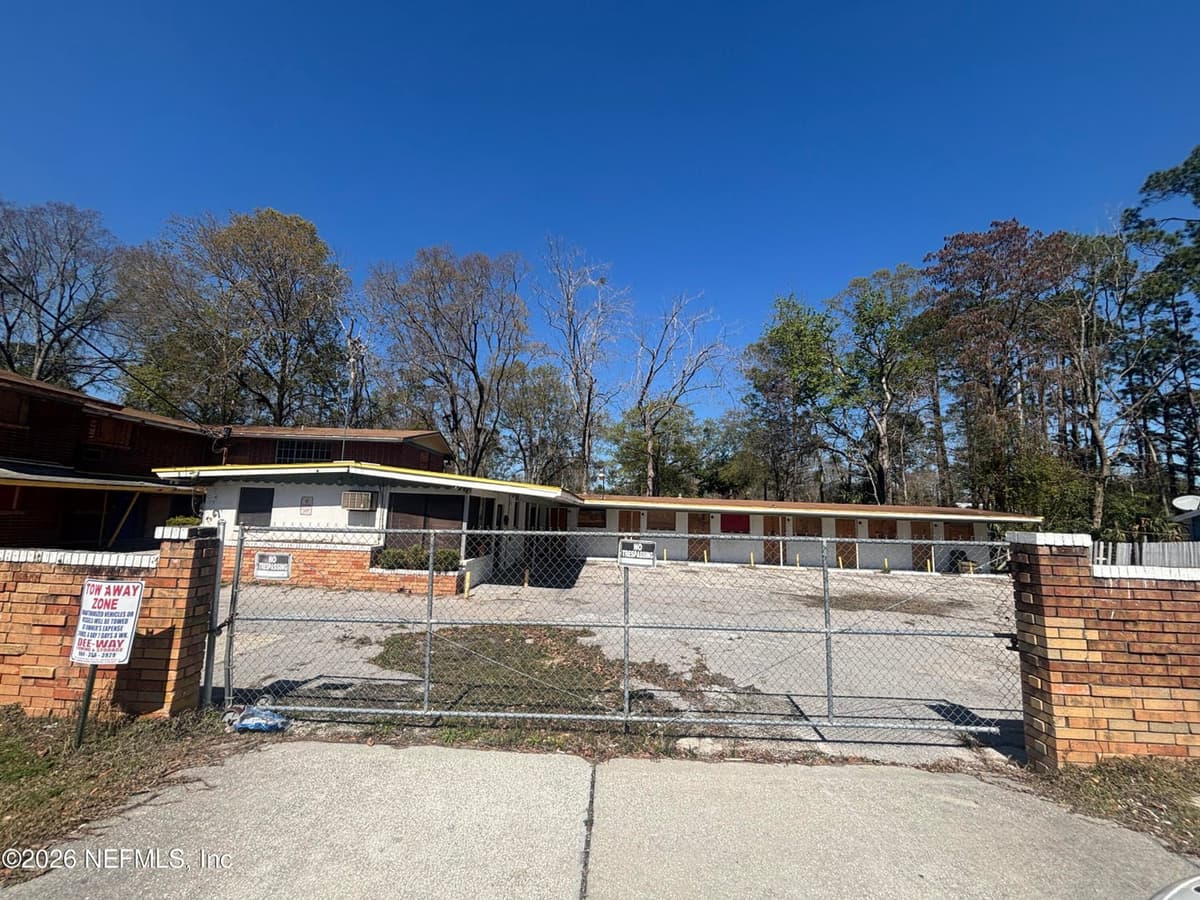 5913 MONCRIEF Road W, Jacksonville, FL 32219 3
