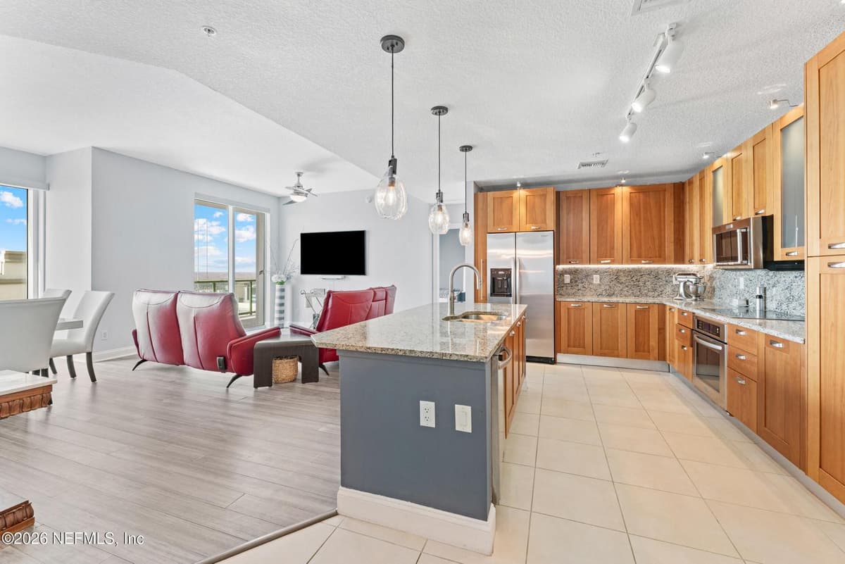 1431 RIVERPLACE Boulevard 3002, Jacksonville, FL 32207 2