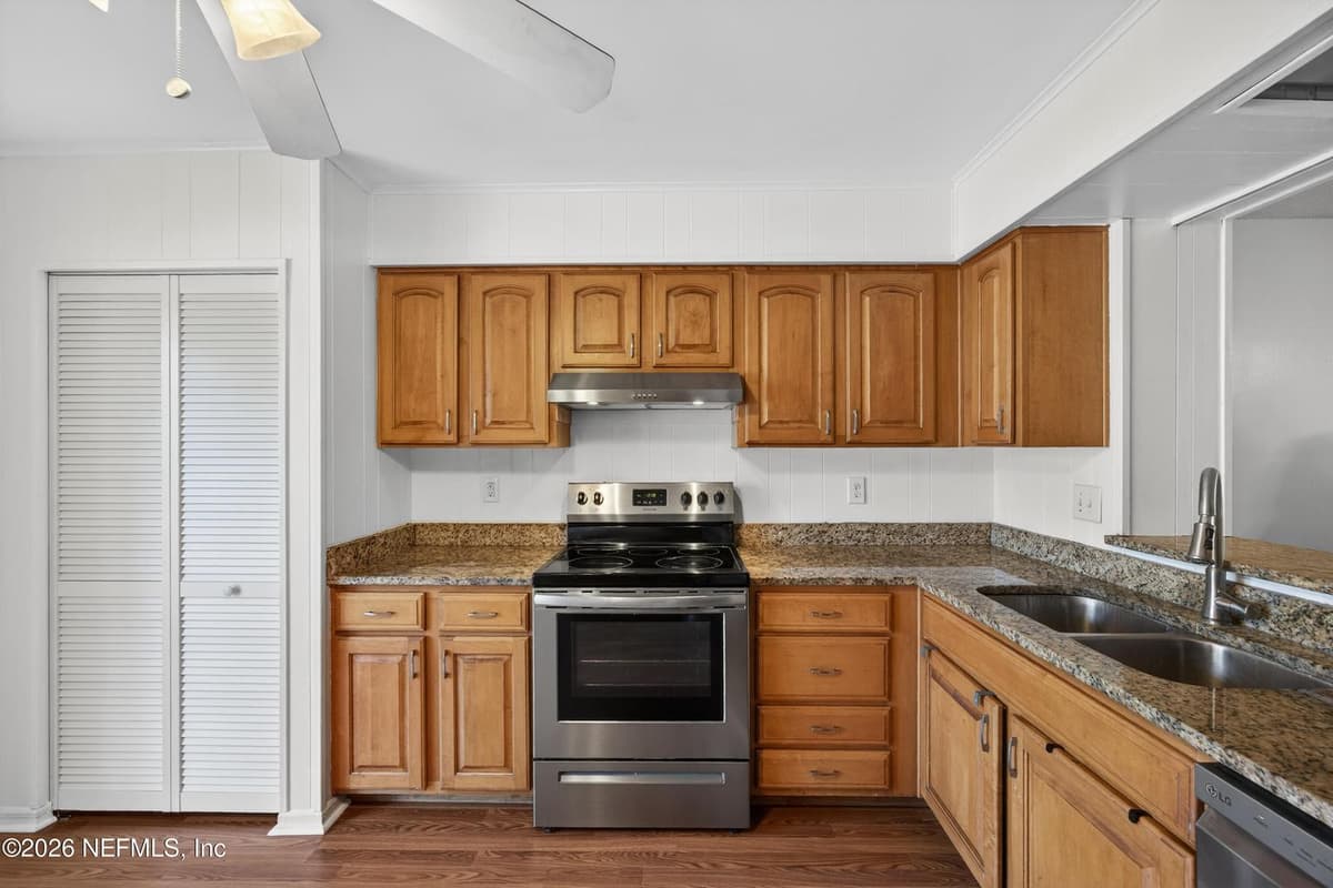 7936 LOS ROBLES Court 7936, Jacksonville, FL 32256 3