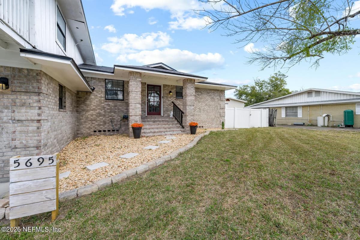 5695 HYDE PARK Circle, Jacksonville, FL 32210 2