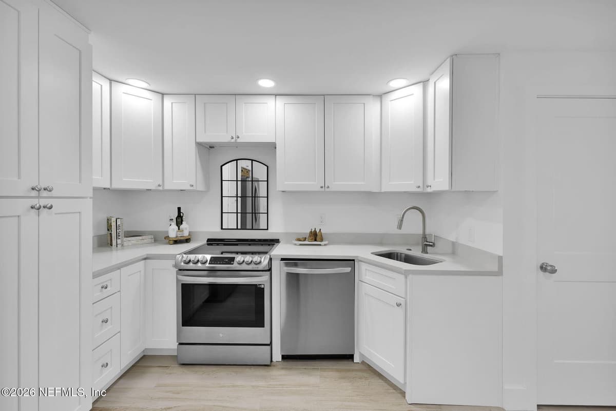 2100 OCEAN Drive 3E, Jacksonville Beach, FL 32250 2