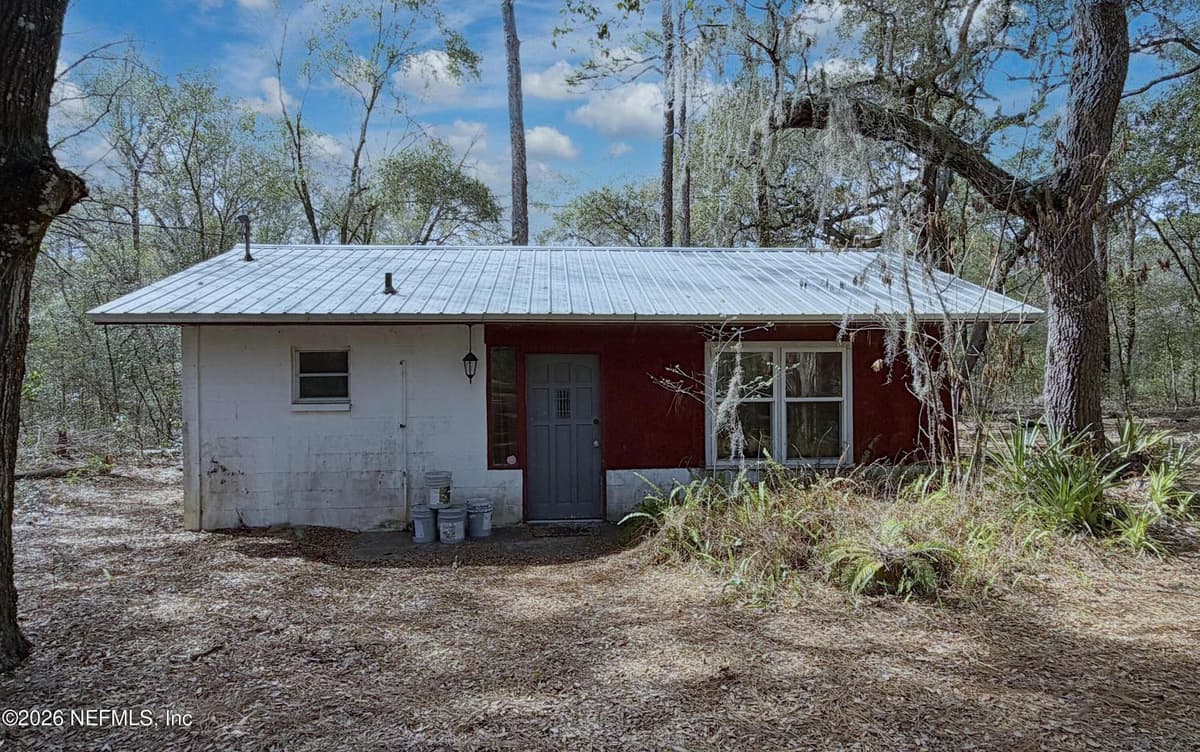 201 / 199 SWAN LAKE Drive, Melrose, FL 32666 2