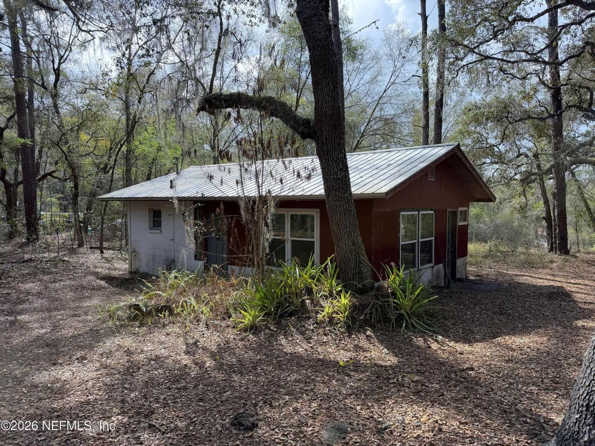 201 / 199 SWAN LAKE Drive, Melrose, FL 32666 3
