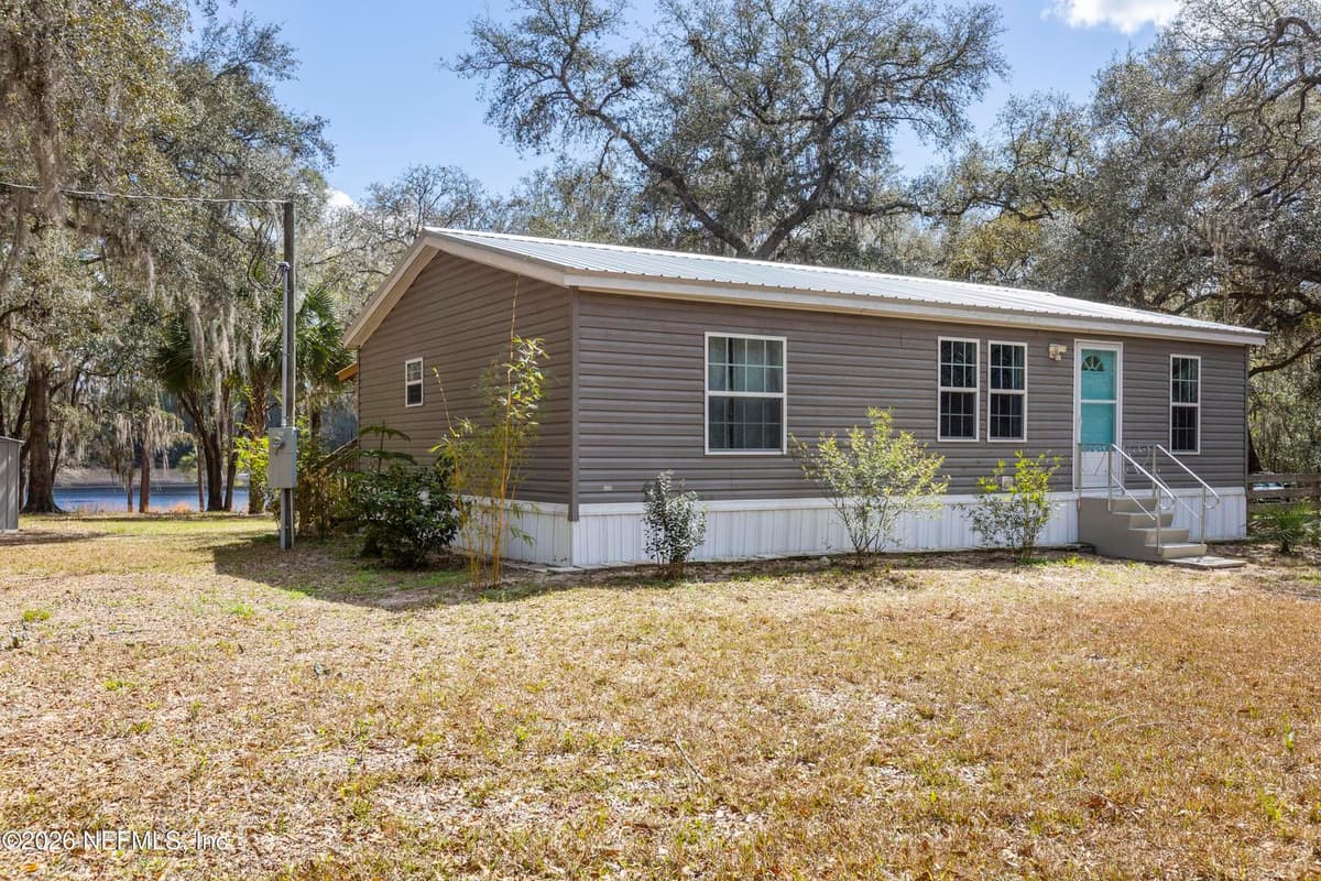 167 W STRICKLAND Road, Interlachen, FL 32148 3