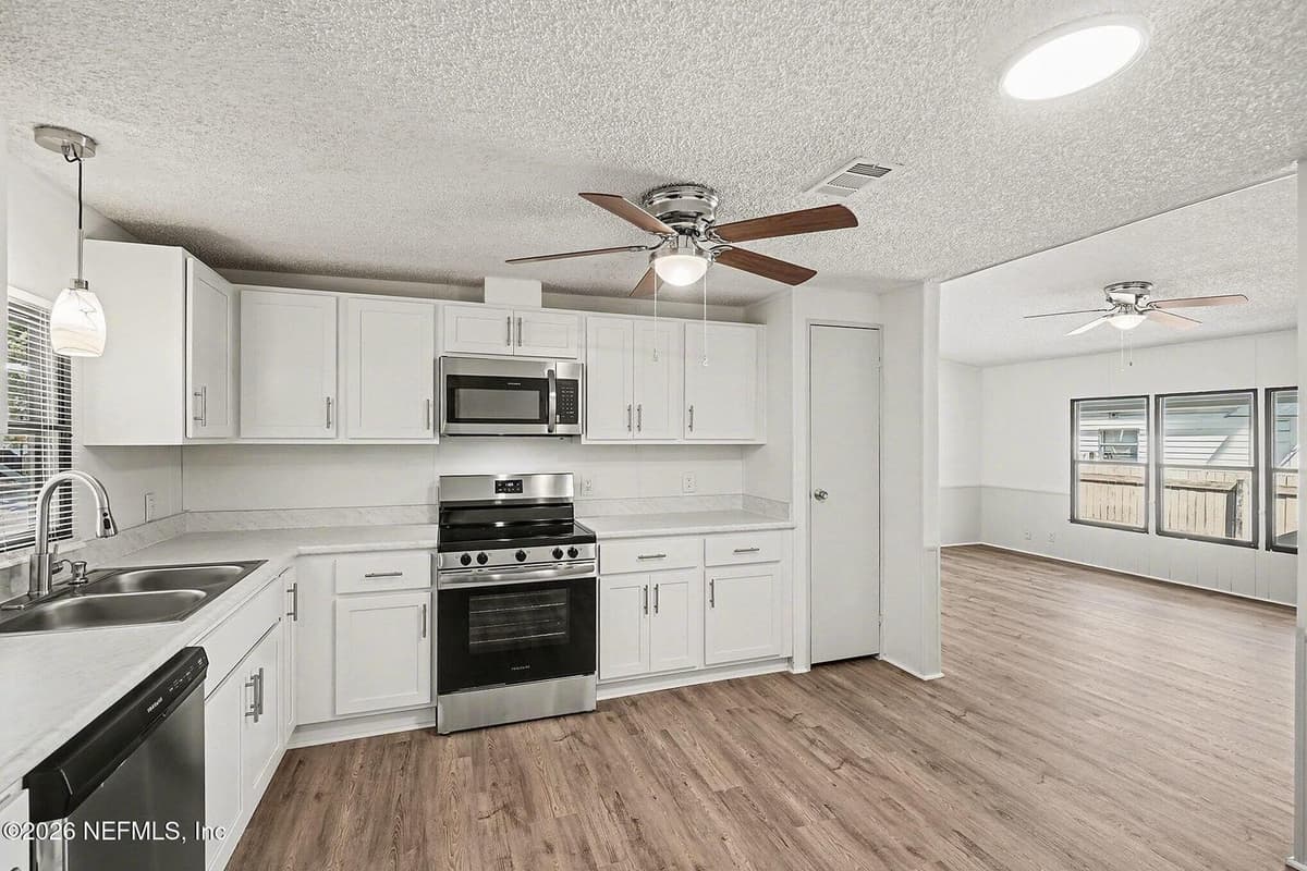 7624 TIMBERWOOD Drive, Jacksonville, FL 32256 2