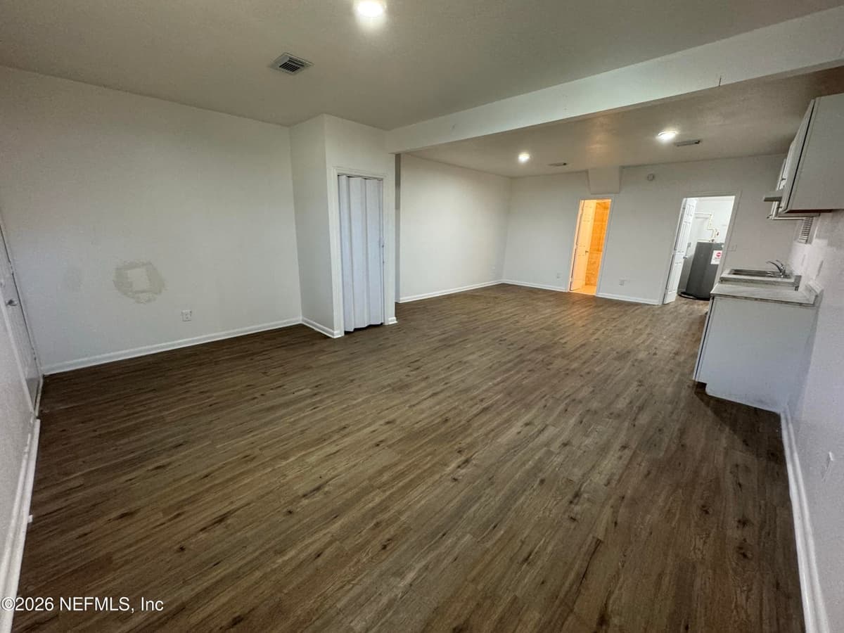 34 LA MAIN Court, Jacksonville, FL 32204 3