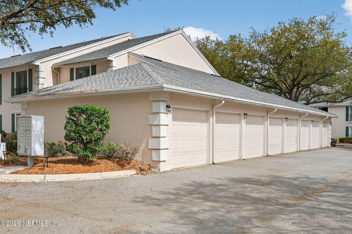13715 RICHMOND PARK Drive 502, Jacksonville, FL 32224 2
