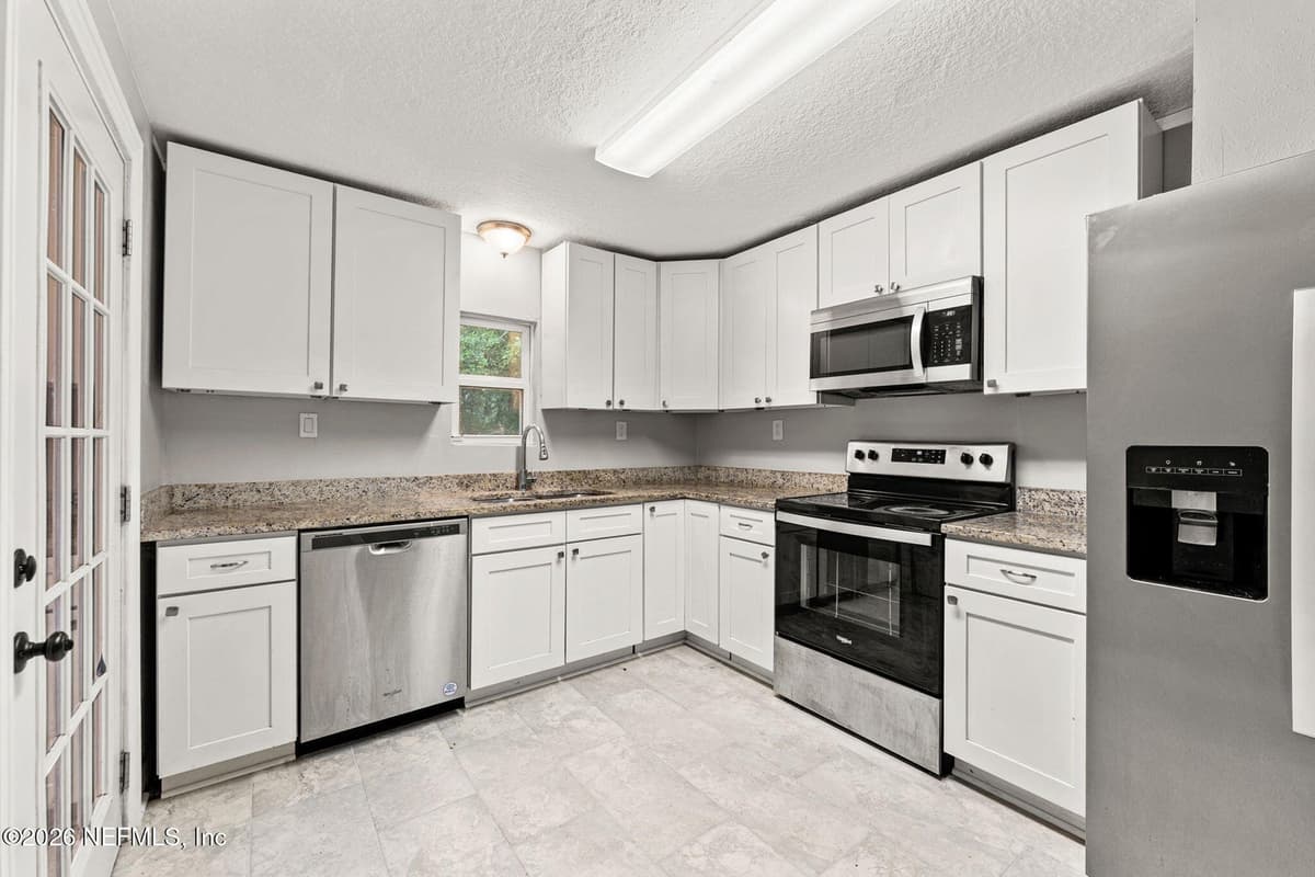 4044 HUNTER Circle, Jacksonville, FL 32207 3