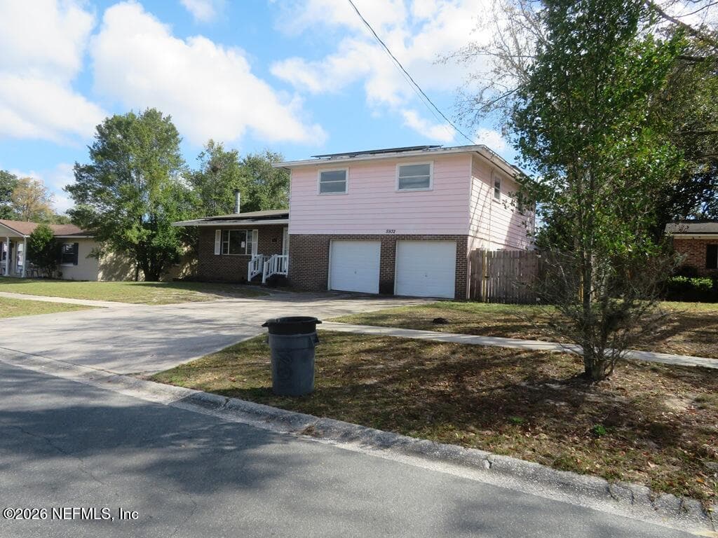 5932 JAGUAR Drive W, Jacksonville, FL 32244 2