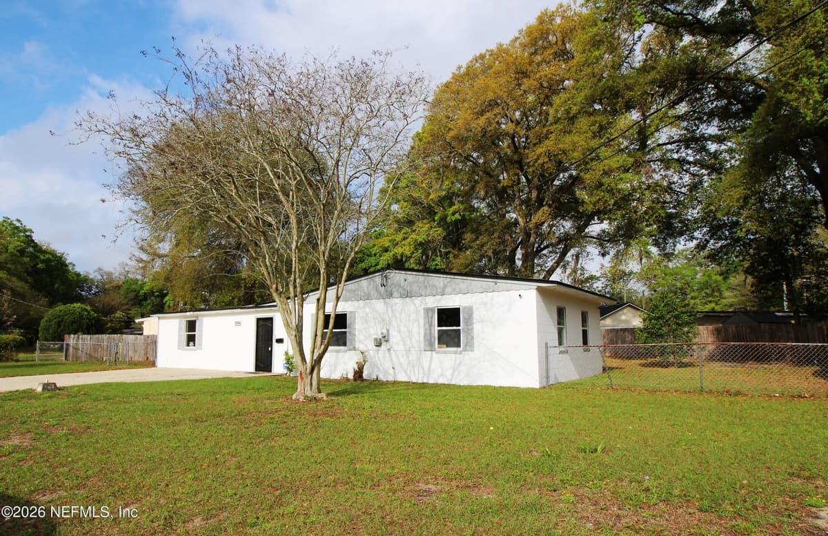 1304 KING ARTHUR Road, Jacksonville, FL 32211 3