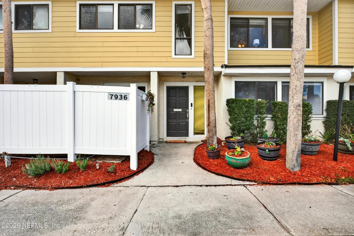 7936 LOS ROBLES Court 7936, Jacksonville, FL 32256 2