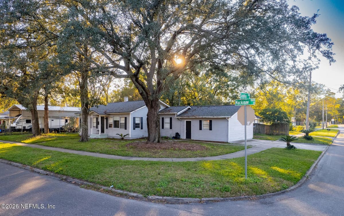1046 MACKINAW Street, Jacksonville, FL 32254 2