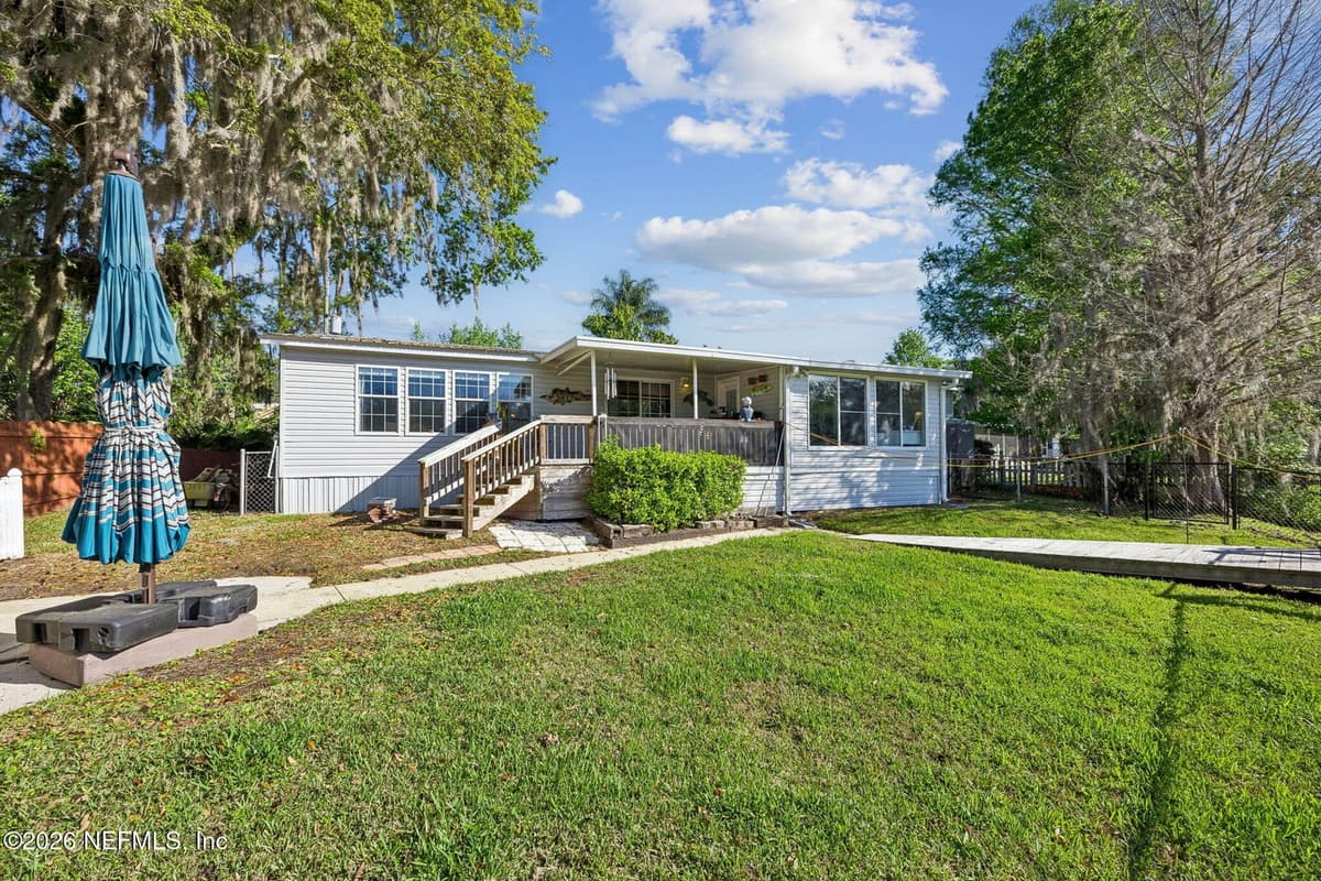 334 PARADISE Circle, Satsuma, FL 32189 3