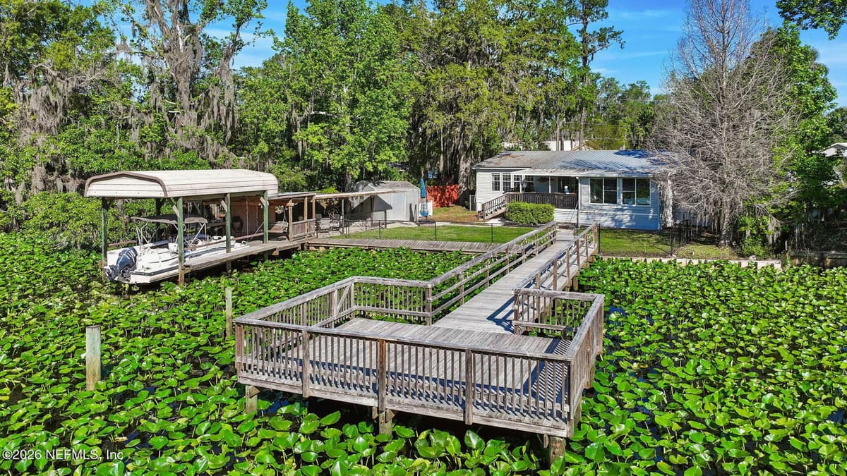 334 PARADISE Circle, Satsuma, FL 32189 2