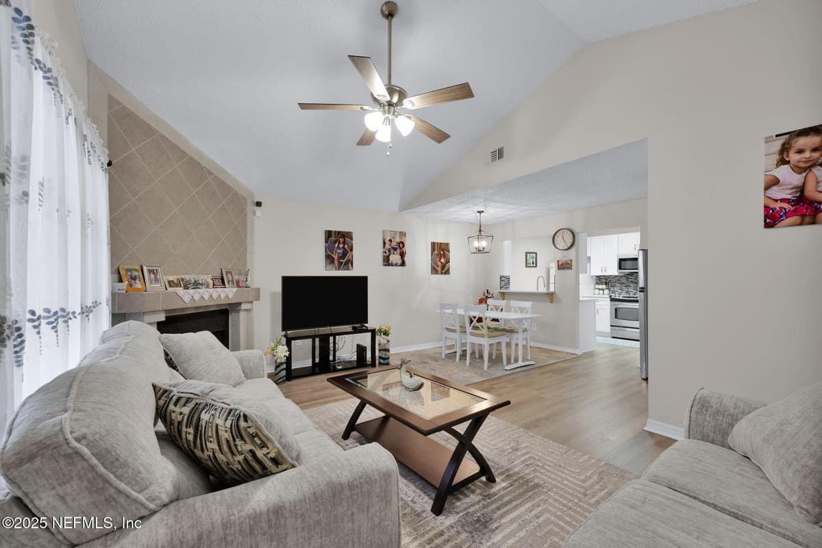 8300 PLAZA GATE Lane 1122, Jacksonville, FL 32217 2