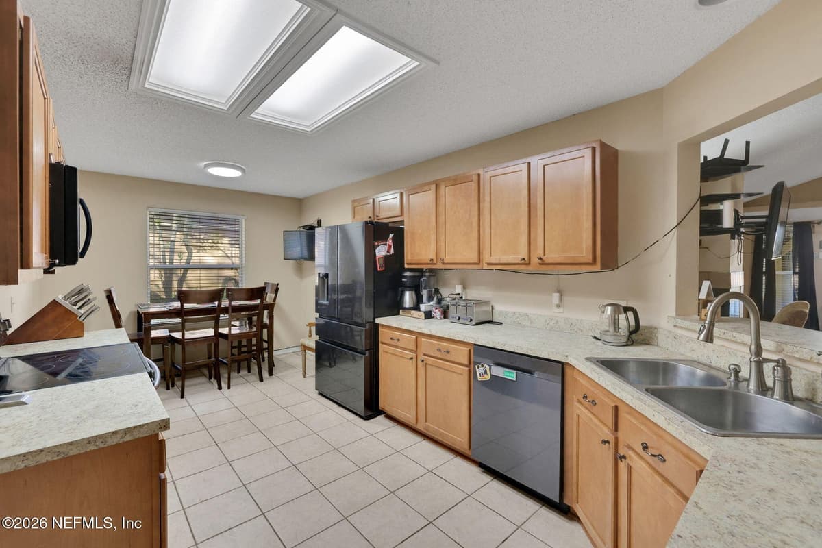 8457 SUGARTREE Drive, Jacksonville, FL 32244 3