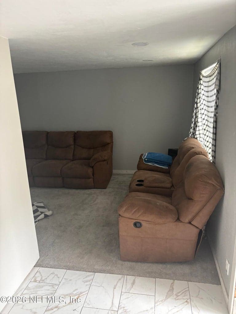 9739 ELAINE Road, Jacksonville, FL 32246 2