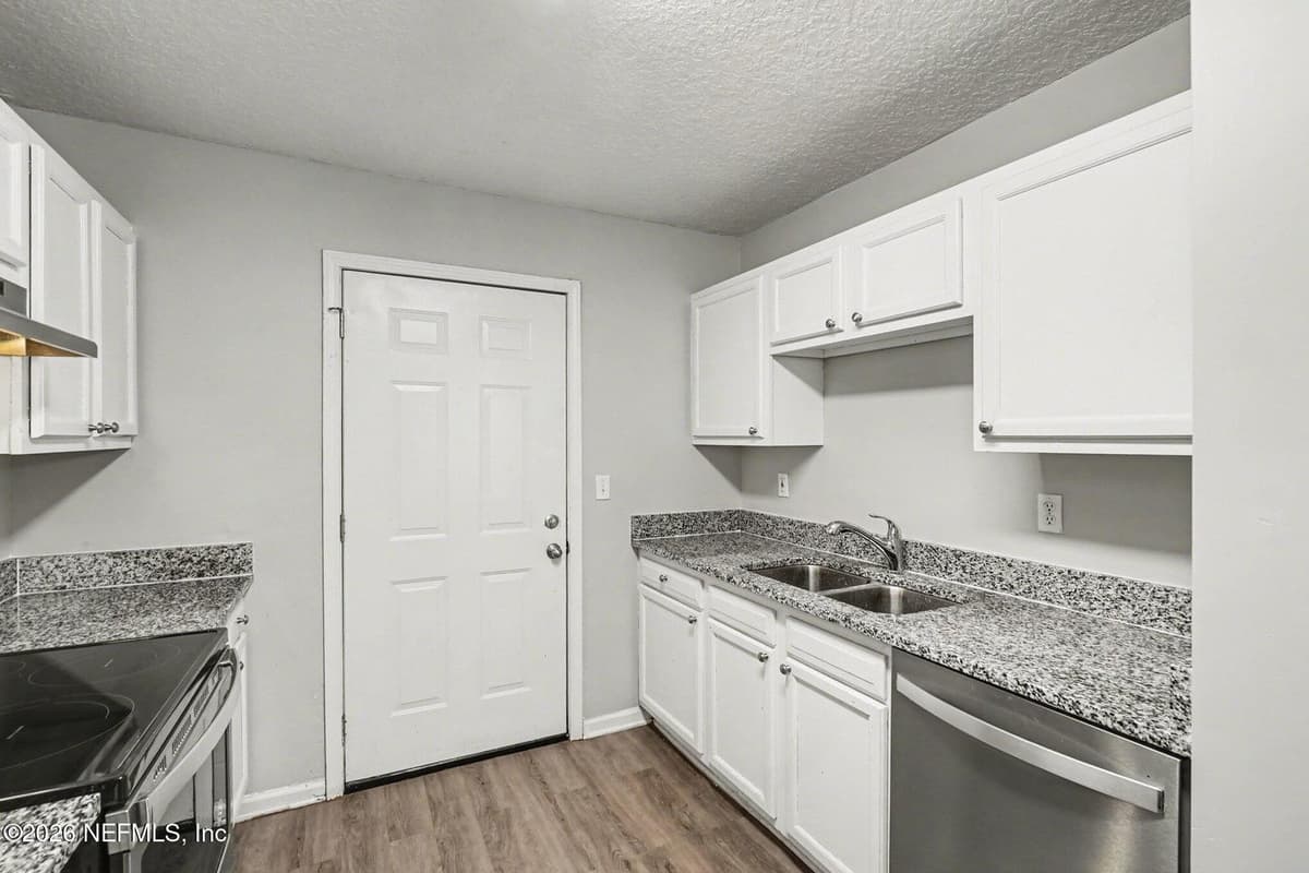 8443 COCOA Avenue, Jacksonville, FL 32211 3