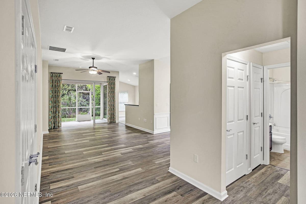 9122 HONEYBEE Lane, Jacksonville, FL 32256 2