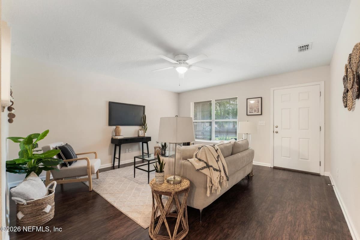 2010 SHERIDAN Lane, Jacksonville, FL 32207 3