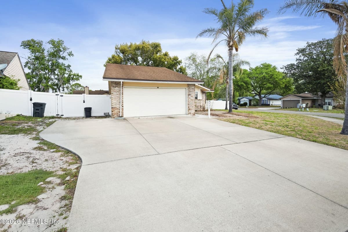 8121 MORRISTOWN Trail, Jacksonville, FL 32244 2