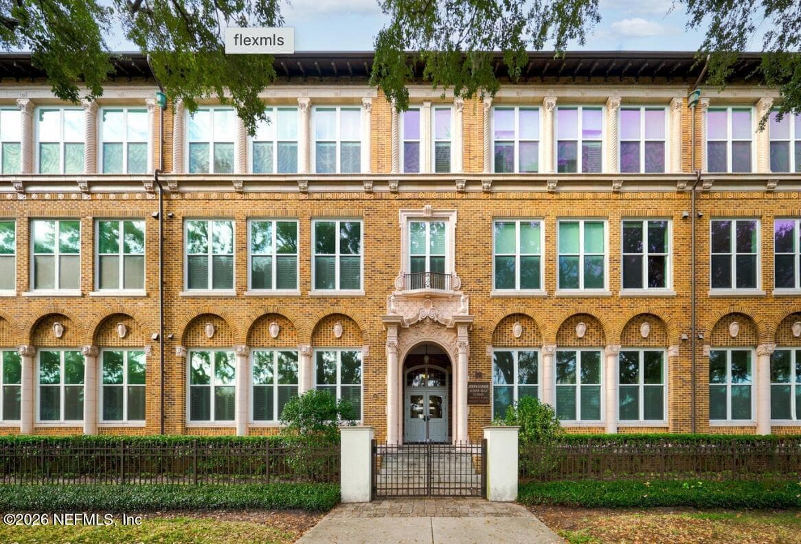 2525 COLLEGE Street 2304, Jacksonville, FL 32204 3