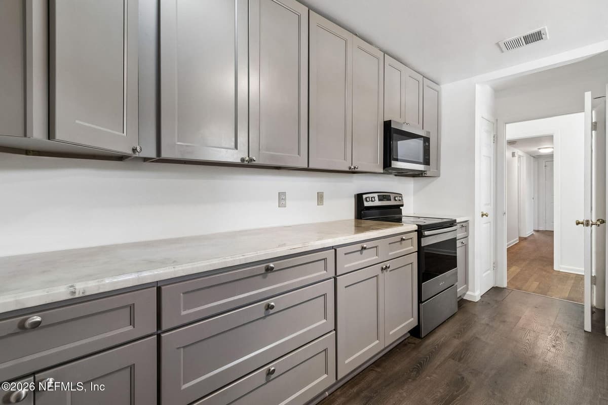 5550 DARLOW Avenue, Jacksonville, FL 32277 2