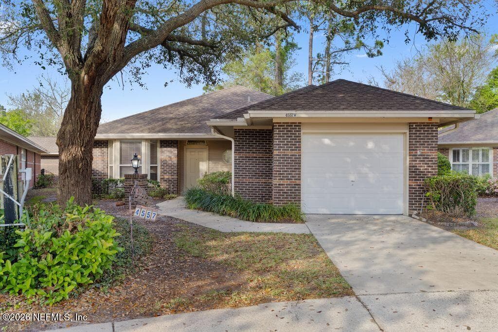 4557 MIDDLETON PARK Circle W, Jacksonville, FL 32224