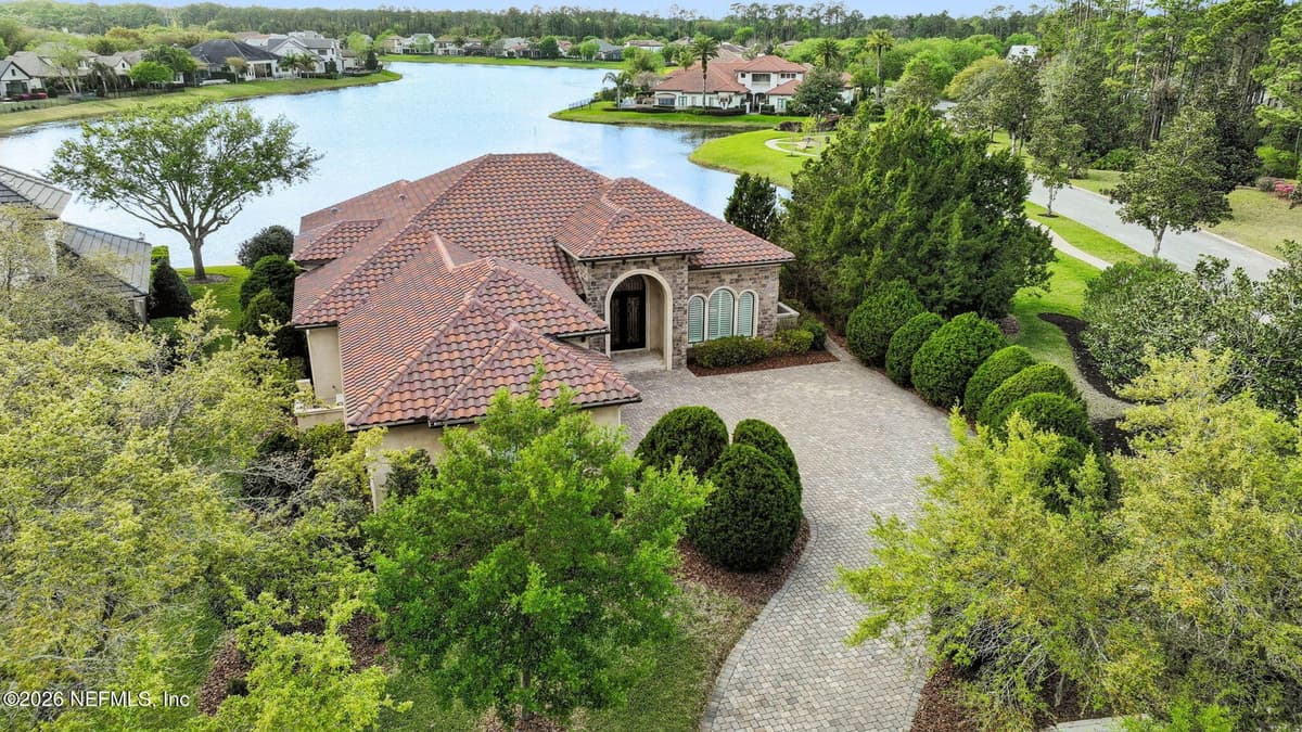 5226 COMMISSIONERS Drive, Jacksonville, FL 32224 2