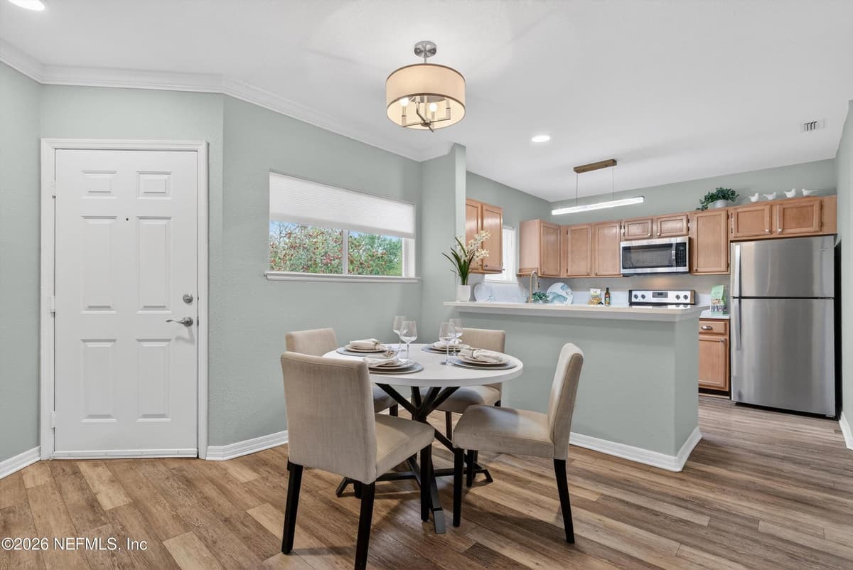 1800 THE GREENS Way 302, Jacksonville Beach, FL 32250 2