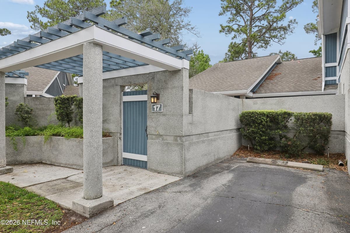 8118 BAYMEADOWS Circle E 17, Jacksonville, FL 32256 2