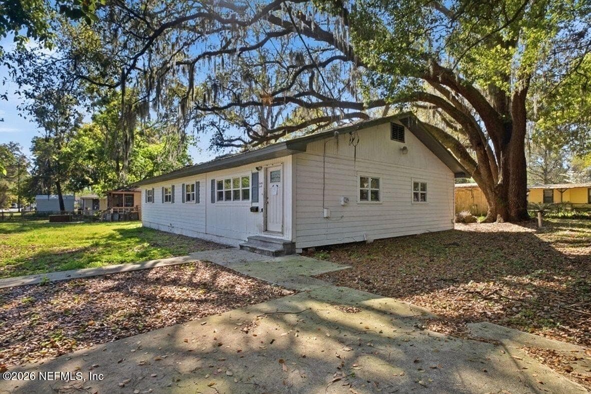 8040 HAMMOND Boulevard, Jacksonville, FL 32220 2